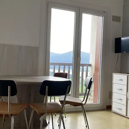 2 Pieces Avec Balcon, Vue Sur Et Village - Fr-1-593-114 Apartamento *
