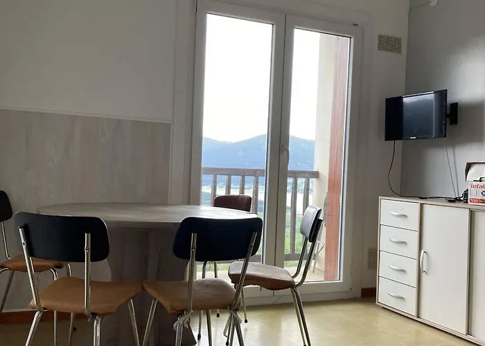2 Pieces Avec Balcon, Vue Sur Et Village - Fr-1-593-114 Apartment *